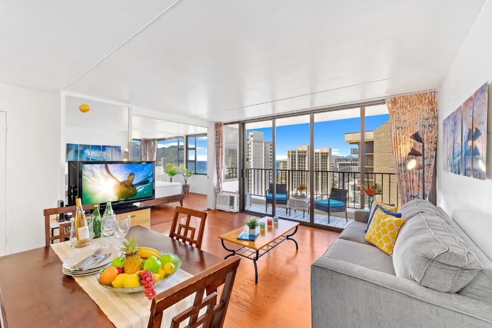 36Fl with Ocean View, Mins to Waikiki Beach, Parking